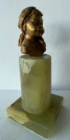 Small bronze bust of a child — Good condition