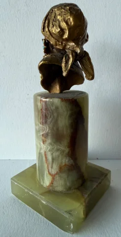 Small bronze bust of a child — Good condition