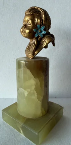 Small bronze bust of a child — Good condition