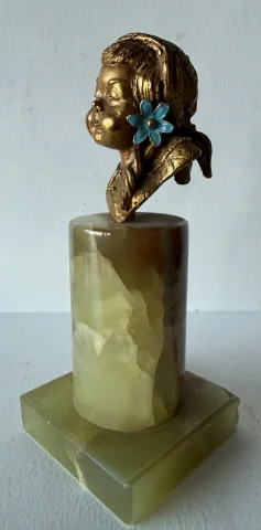 Small bronze bust of a child — Good condition